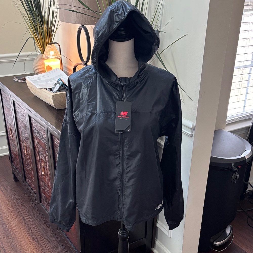 New Balance Women's Black Cropped Wind Resistant Lightweight Jacket size XL